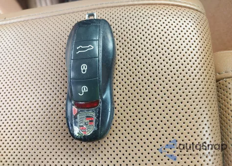 2011 Porsche Cayenne Turbo z USA, uszkodzony, nr VIN WP1AC2A28BLA83894